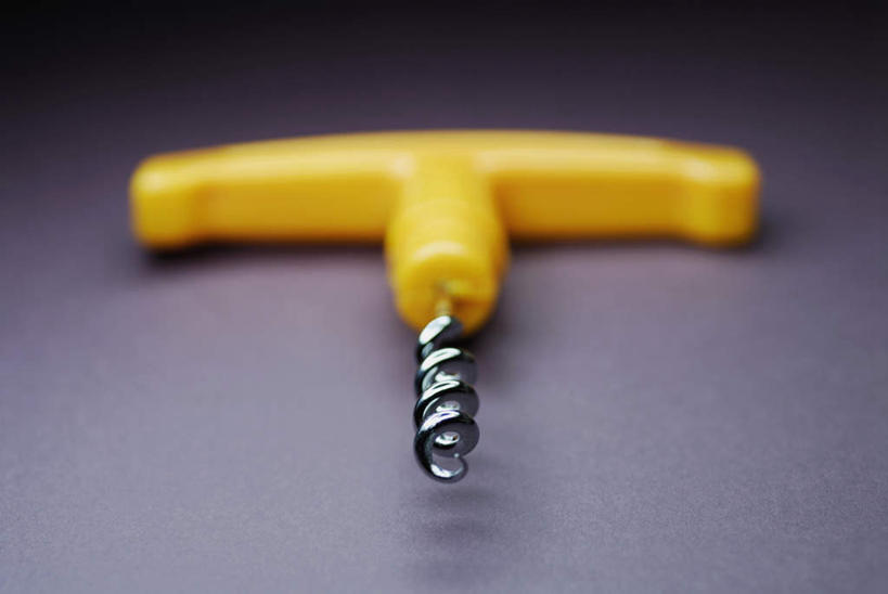 无人,横图,俯视,室内,特写,白天,静物,阴影,灰色背景,朦胧,模糊,反射,开瓶器,影子,开瓶,一个,摄影,影棚,单个,开启,启瓶器,瓶启,红酒酒启,红酒开瓶器,红酒启瓶器,酒刀,酒开,酒起,葡萄酒开酒器,葡萄酒开瓶器,彩图,高角度拍摄,影棚拍摄,拍摄,酒具