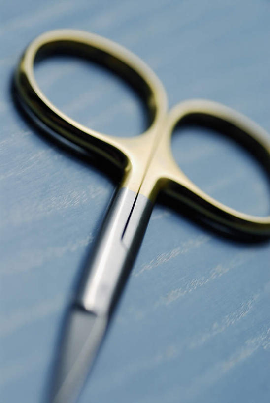 无人,竖图,俯视,室内,特写,白天,静物,一把,修剪,阴影,朦胧,模糊,反射,工具,剪刀,影子,摄影,影棚,裁剪,剪子,剪裁,切割,彩图,高角度拍摄,影棚拍摄,拍摄