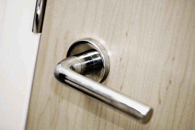 无人,横图,室内,特写,白天,正面,纯洁,门,静物,阴影,反射,影子,银色,把手,门把手,门框,信仰,门把,高贵,雅致,拉手,彩图