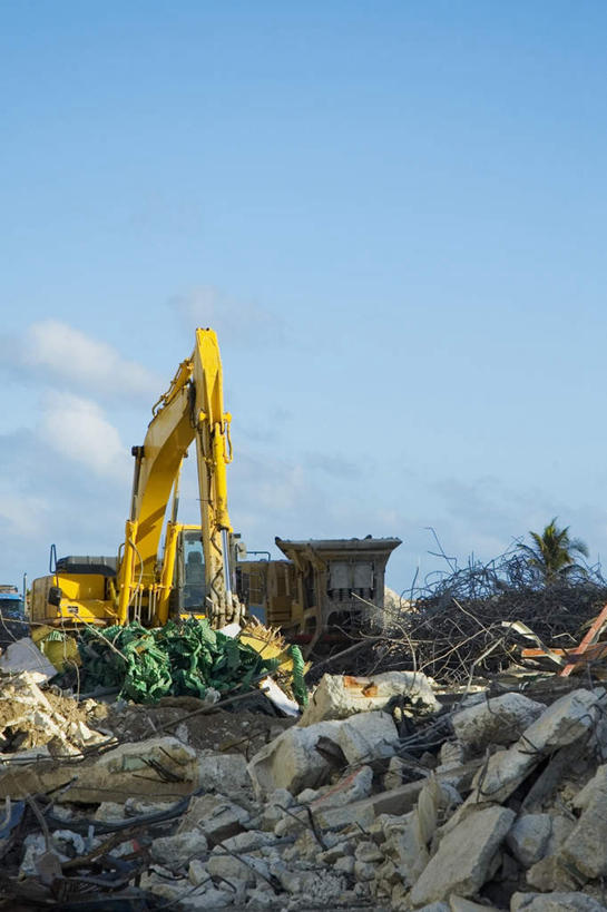 无人,竖图,室外,白天,正面,技术,石头,建筑,一堆,许多,阴影,堆叠,堆积,光线,石子,影子,云,云朵,很多,凌乱,云彩,车,施工,蓝色,白云,蓝天,天空,阳光,建筑工地,交通工具,天,机械,工程车,晴朗,堆,工程,混乱,载具,毁灭,推土机,地盘,建筑地盘,施工地盘,交通运输,工作车,施工车,纷乱,缭乱,庞杂,消灭,扑灭,覆灭,石块,岩石,晴空,彩图,工地