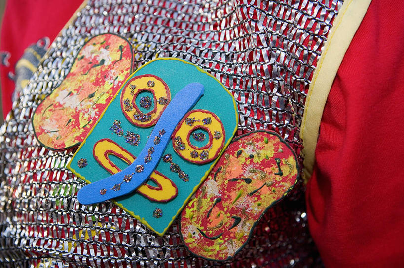 西方人,一个人,横图,室外,特写,白天,正面,民族服装,欧洲,欧洲人,仅一个男性,仅一个人,仅一个中年男性,服装,装饰,古典,文化,传统,装饰品,衣服,装饰物,服饰,华丽,修饰,古装,点缀,饰物,衬托,美观,雅致,雅观,韵味,男人,男性,中年男性,白种人,半身,彩图,传统服装,民俗服