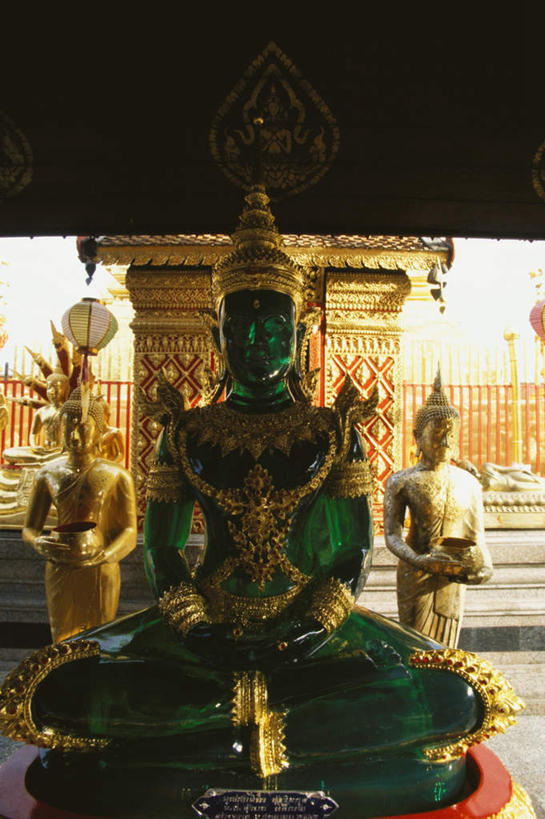 东方人,无人,三个人,寺庙,站,坐,盘腿,竖图,室内,白天,正面,旅游,度假,名胜古迹,标志建筑,地标,建筑,雕塑,泰国,亚洲,节日,遗迹,艺术,装饰,雕刻,雕像,墙,燃烧,黄种人,古迹,文化,文物,娱乐,建设,古建筑,墙壁,墙面,香火,工艺品,庙宇,祈祷,站着,享受,休闲,健康,金色,旅游胜地,放松,许愿,宗教,东南亚,信仰,纪念,祈求,美术,富贵,主题,陈列,古文明,忠诚,泰王国,清迈府,素贴寺,功能,美学,富丽,名誉,荣华,清迈省,平安,男人,男性,年轻男性,亚洲人,盘腿而坐,盘膝,盘着腿的,盘着腿坐,双腿交叉,站立,坐着,半身,彩图,庙,寺