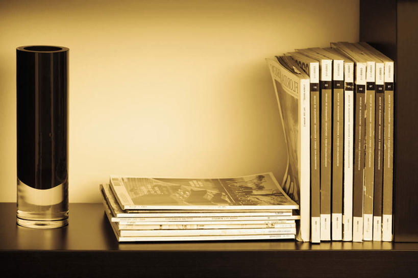 无人,横图,室内,特写,白天,正面,静物,花瓶,书籍,一排,许多,整齐,并列,并排,陶瓷,陶瓷制品,很多,排列,一个,瓶子,书柜,书橱,单个,队列,平行,书,图书,彩图