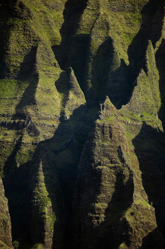 无人,公园,竖图,室外,白天,正面,旅游,度假,草地,草坪,岛屿,石头,美景,山,山脉,植物,夏威夷,美国,纹路,石子,纹理,景观,山峰,山峦,娱乐,草,绿色,自然,群山,享受,休闲,景色,放松,北美,北美洲,自然风光,美洲,肌理,夏威夷州,爱洛哈之州,可爱岛,考艾岛,考爱岛,纳帕利海岸州立公园,北亚美利加洲,亚美利加洲,花园之岛,列岛,群岛,石块,岩石,诸岛,彩图