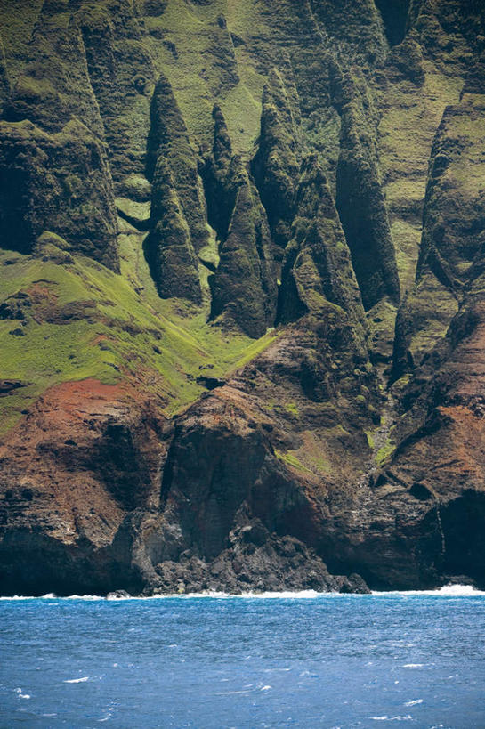 无人,公园,竖图,室外,白天,正面,旅游,度假,岛屿,海浪,海洋,美景,山,山脉,树林,植物,夏威夷,美国,纹路,纹理,景观,浪花,山峰,山峦,娱乐,树,树木,绿色,自然,海水,群山,享受,休闲,景色,放松,生长,成长,北美,北美洲,自然风光,美洲,海景,肌理,夏威夷州,爱洛哈之州,可爱岛,考艾岛,考爱岛,纳帕利海岸州立公园,北亚美利加洲,亚美利加洲,花园之岛,大海,风浪,海,海水的波动,近岸浪,列岛,群岛,涌浪,诸岛,彩图