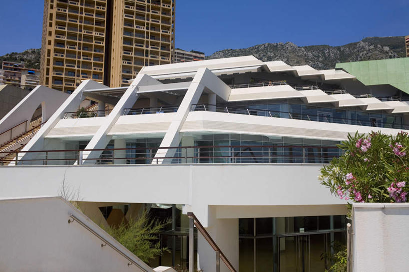 无人,高楼大厦,栏杆,横图,室外,白天,正面,度假,美景,窗户,城市风光,城市,大厦,建筑,摩天大楼,摩纳哥,欧洲,一排,许多,阴影,整齐,盛开,光线,影子,景观,围栏,花蕾,娱乐,护栏,玻璃窗,花,花瓣,花朵,鲜花,排列,蓝色,蓝天,天空,阳光,天,花苞,花蕊,享受,休闲,摩纳哥公国,景色,放松,晴朗,队列,万里无云,蒙特卡洛,蒙地卡罗,晴空,晴空万里,彩图,大楼,高层建筑,高楼,摩天楼