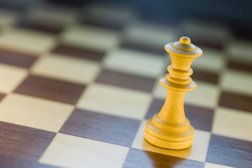 无人,横图,俯视,室内,特写,白天,游戏,快乐,比赛,竞争,静物,阴影,朦胧,模糊,反射,影子,玩,娱乐,一个,象棋,休闲,棋子,棋盘,国际象棋,益智,单个,活动,发泄,消遣,智力,皇后,宣泄,玩耍,嬉戏,彩图,高角度拍摄,后