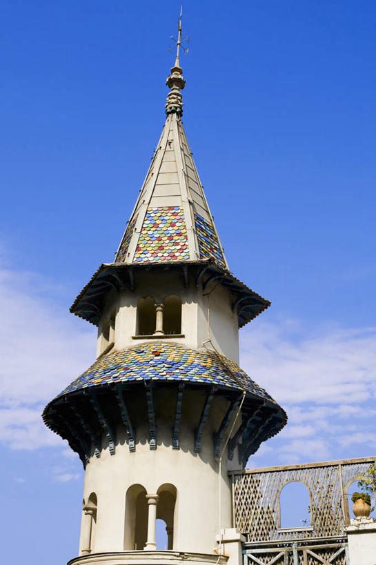 无人,家,竖图,室外,特写,白天,仰视,度假,美景,植物,城市风光,城市,西班牙,欧洲,巴塞罗那,阴影,装饰,光线,瓷砖,盆栽,影子,房屋,墙,屋顶,屋子,景观,云,云朵,盆景,云彩,顶棚,娱乐,楼房,墙壁,墙面,住宅,蓝色,绿色,白云,蓝天,天空,阳光,自然,天,享受,休闲,景色,放松,生长,晴朗,成长,华丽,修饰,点缀,南欧,首府,加泰罗尼亚,西班牙王国,衬托,美观,雅致,雅观,晴空,彩图,低角度拍摄,房子