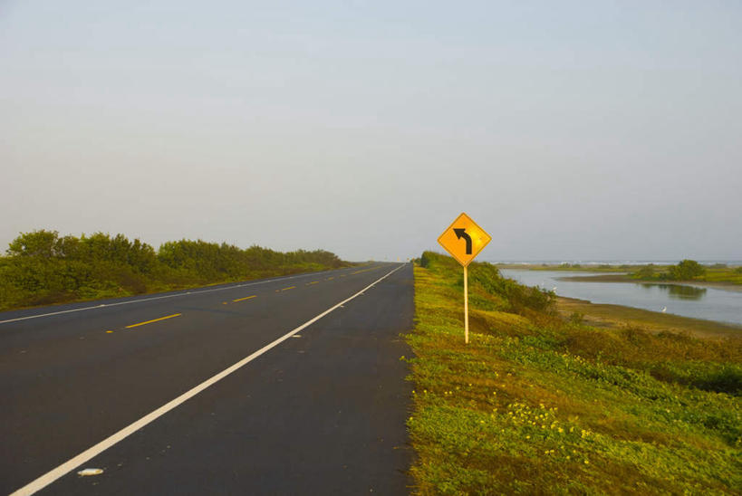无人,横图,室外,白天,正面,旅游,度假,草地,草坪,河流,美景,水,植物,道路,路,公路,美国,阴影,光线,影子,河水,景观,水流,分界线,停车线,交通,首都,方向,娱乐,箭头,草,黄色,蓝色,绿色,蓝天,天空,阳光,自然,天,享受,休闲,景色,放松,晴朗,车行道,车行道分界线,北美,北美洲,指向,自然风光,标线,美洲,华盛顿特区,车行线,万里无云,首府,华盛顿哥伦比亚特区,华府,簇,北亚美利加洲,亚美利加洲,哥伦比亚特区,晴空,晴空万里,马路,彩图