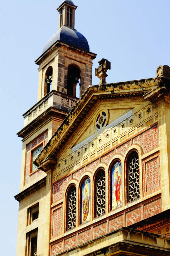 无人,家,竖图,室外,白天,仰视,度假,美景,窗户,城市风光,城市,雕塑,西班牙,欧洲,巴塞罗那,一排,许多,阴影,艺术,整齐,装饰,光线,雕刻,雕像,影子,房屋,屋子,景观,娱乐,楼房,玻璃窗,住宅,排列,蓝色,蓝天,天空,阳光,工艺品,天,享受,休闲,景色,放松,晴朗,纪念,美术,队列,南欧,主题,陈列,万里无云,首府,加泰罗尼亚,西班牙王国,功能,美学,晴空,晴空万里,彩图,低角度拍摄,房子