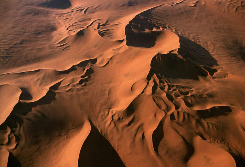 无人,横图,俯视,航拍,室外,白天,旅游,度假,美景,沙漠,山,山脉,非洲,纳米比亚,阴影,光线,纹路,纹理,影子,景观,山峰,山峦,娱乐,黄色,阳光,自然,群山,享受,休闲,景色,放松,鸟瞰,自然风光,肌理,纳米比亚共和国,纳米布沙漠,纳米比沙漠,大漠,砂漠,彩图,高角度拍摄