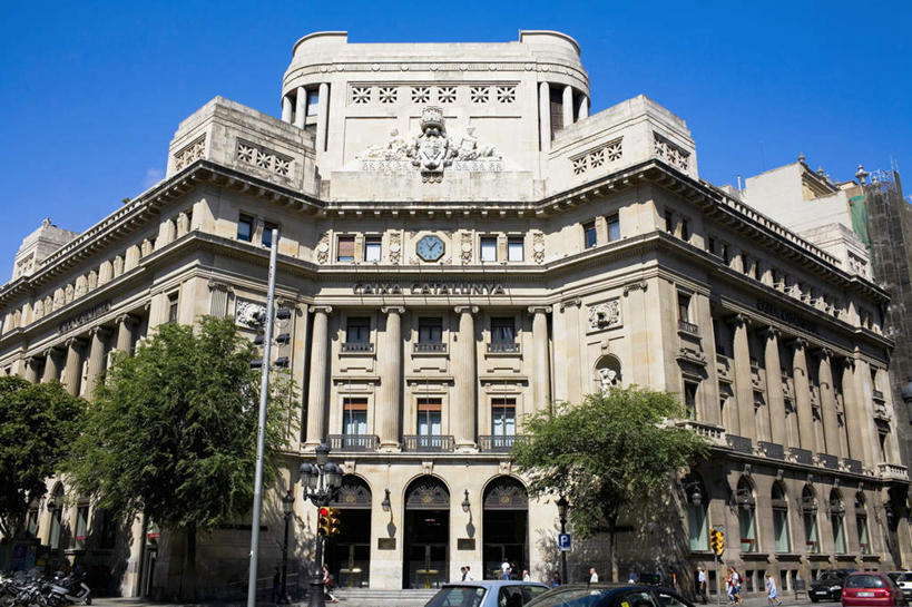 无人,家,横图,室外,白天,仰视,度假,美景,植物,窗户,楼梯,城市风光,城市,道路,路,路灯,公路,汽车,照明,西班牙,欧洲,巴塞罗那,一排,许多,阴影,整齐,光线,影子,房屋,阶梯,屋子,景观,灯光,交通,娱乐,楼房,玻璃窗,台阶,住宅,车,灯,树,树木,排列,蓝色,绿色,蓝天,天空,阳光,自然,交通工具,轿车,天,享受,休闲,景色,放松,生长,晴朗,成长,照亮,照明设备,队列,南欧,载具,万里无云,首府,加泰罗尼亚,西班牙王国,晴空,晴空万里,马路,彩图,低角度拍摄,房子