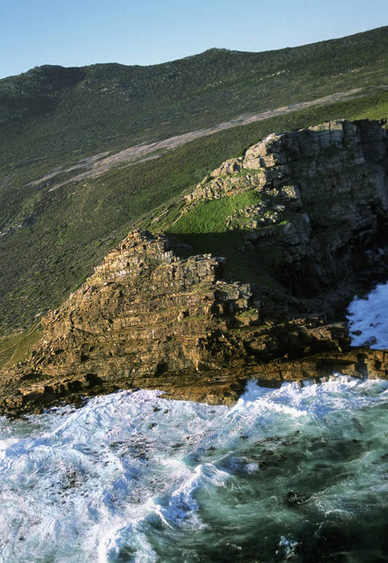 无人,竖图,室外,白天,正面,旅游,度假,海浪,海洋,石头,美景,山,山脉,非洲,南非,阴影,光线,石子,影子,景观,浪花,山峰,山峦,首都,娱乐,蓝色,蓝天,天空,阳光,自然,海水,群山,天,享受,休闲,景色,放松,晴朗,自然风光,海景,万里无云,开普敦,省会,阿非利加洲,立法首都,南非共和国,西开普省,大海,风浪,海,海水的波动,近岸浪,石块,岩石,涌浪,晴空,晴空万里,彩图