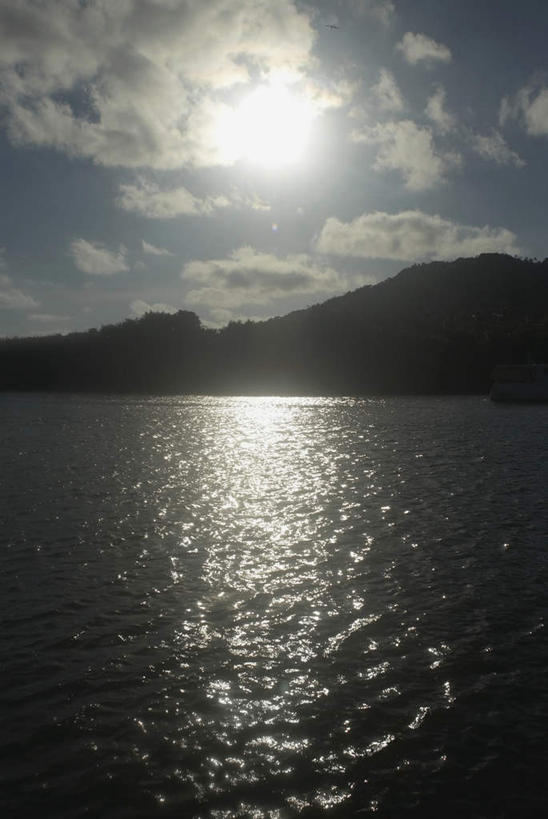 无人,竖图,室外,白天,正面,海浪,海洋,美景,山,山脉,太阳,阴影,光线,影子,景观,浪花,山峰,云,云朵,山峦,云彩,蓝色,白云,蓝天,天空,阳光,自然,海水,群山,天,景色,南美,晴朗,南美洲,西印度群岛,拉丁美洲,自然风光,美洲,海景,亚美利加洲,南亚美利加洲,新普罗维登斯岛,新普洛维顿斯岛,大海,风浪,海,海水的波动,近岸浪,涌浪,晴空,彩图,巴哈马群岛