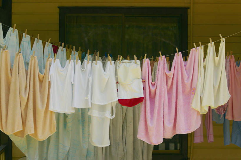 无人,家,横图,室外,白天,正面,婴儿服装,度假,美景,城市风光,城市,哥伦比亚,一排,许多,吊挂,悬挂,阴影,服装,整齐,光线,木制,影子,房屋,墙,屋子,景观,公寓,挂,娱乐,洋房,楼房,墙壁,墙面,住宅,排列,衣服,阳光,夹子,晾衣绳,木制品,绳子,享受,休闲,景色,南美,放松,服饰,南美洲,衣着,拉丁美洲,穿着,队列,美洲,衣夹,亚美利加洲,南亚美利加洲,衣饰,哥伦比亚共和国,彩图,婴儿服,房子