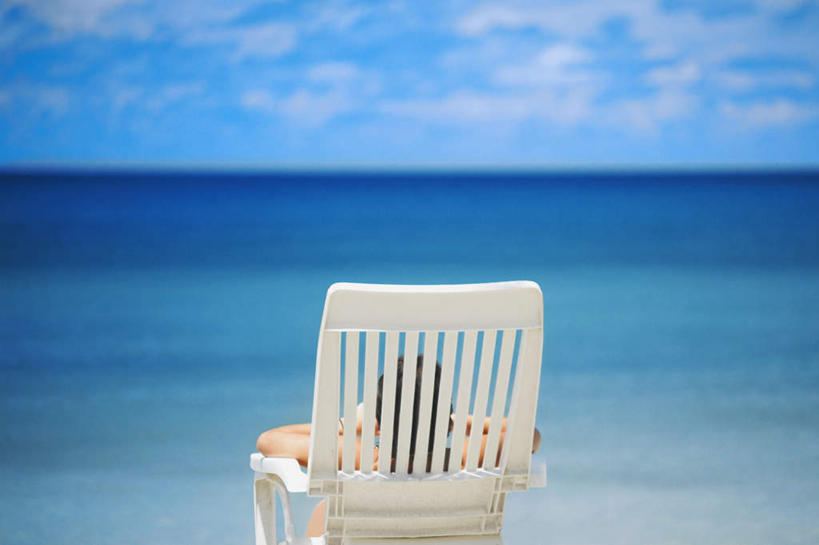 西方人,一个人,坐,横图,室外,白天,泳装,比基尼,旅游,度假,海浪,海洋,美景,沙滩,椅子,欧洲,欧洲人,仅一个年轻女性,仅一个女性,仅一个人,一把,阴影,朦胧,模糊,光线,沙子,影子,躺椅,海岸,景观,浪花,水平线,云,云朵,辽阔,海平线,沙地,云彩,娱乐,背面,蓝色,白云,蓝天,天空,阳光,自然,海水,天,享受,休闲,广阔,景色,南美,放松,晴朗,一望无际,沙滩椅,南美洲,西印度群岛,拉丁美洲,自然风光,美洲,海景,亚美利加洲,南亚美利加洲,无边无际,一马平川,新普罗维登斯岛,新普洛维顿斯岛,年轻女性,女人,女性,白种人,大海,风浪,海,海水的波动,海滩,近岸浪,涌浪,晴空,坐着,半身,彩图,三点式,泳衣,水天相接,水天一线,巴哈马群岛