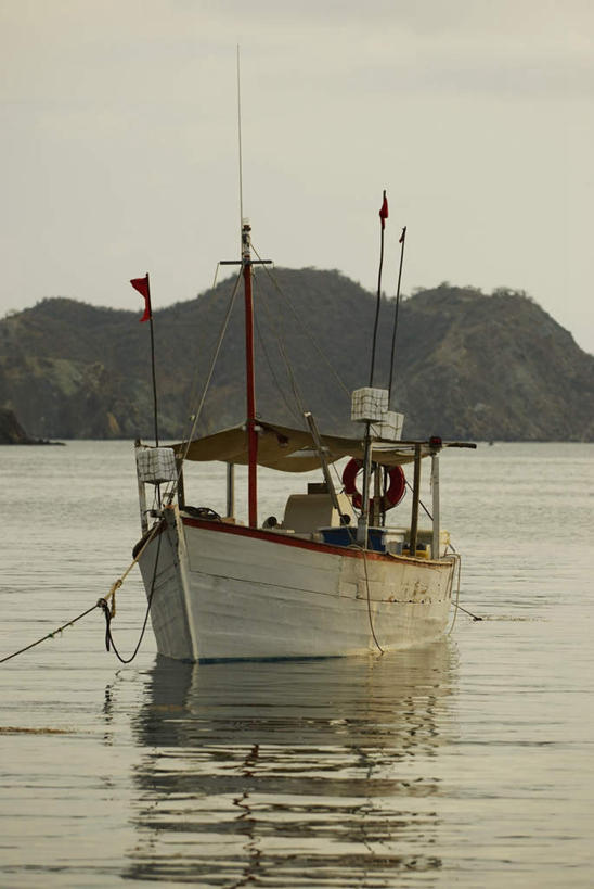 帆船,无人,码头,竖图,室外,白天,正面,度假,美景,山,山脉,城市风光,城市,港口,船,哥伦比亚,一艘,停靠,景观,山峰,云,云朵,山峦,云彩,娱乐,蓝色,白云,蓝天,天空,绳子,交通工具,群山,天,享受,休闲,景色,南美,放松,晴朗,绳索,南美洲,拉丁美洲,停泊,载具,美洲,游艇码头,亚美利加洲,南亚美利加洲,哥伦比亚共和国,晴空,彩图,摆渡口,埠头,渡口,渡头,港湾,海港,口岸