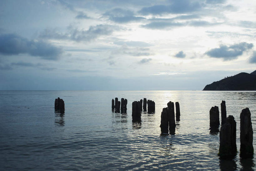 无人,栏杆,横图,室外,白天,正面,旅游,度假,海浪,海洋,美景,山,山脉,美国,阴影,光线,影子,景观,浪花,山峰,水平线,云,云朵,围栏,辽阔,海平线,山峦,首都,云彩,娱乐,护栏,蓝色,白云,蓝天,天空,阳光,自然,海水,群山,天,享受,休闲,广阔,景色,放松,晴朗,一望无际,北美,北美洲,自然风光,美洲,海景,华盛顿特区,首府,华盛顿哥伦比亚特区,华府,北亚美利加洲,亚美利加洲,哥伦比亚特区,无边无际,一马平川,大海,风浪,海,海水的波动,近岸浪,涌浪,晴空,彩图,水天相接,水天一线