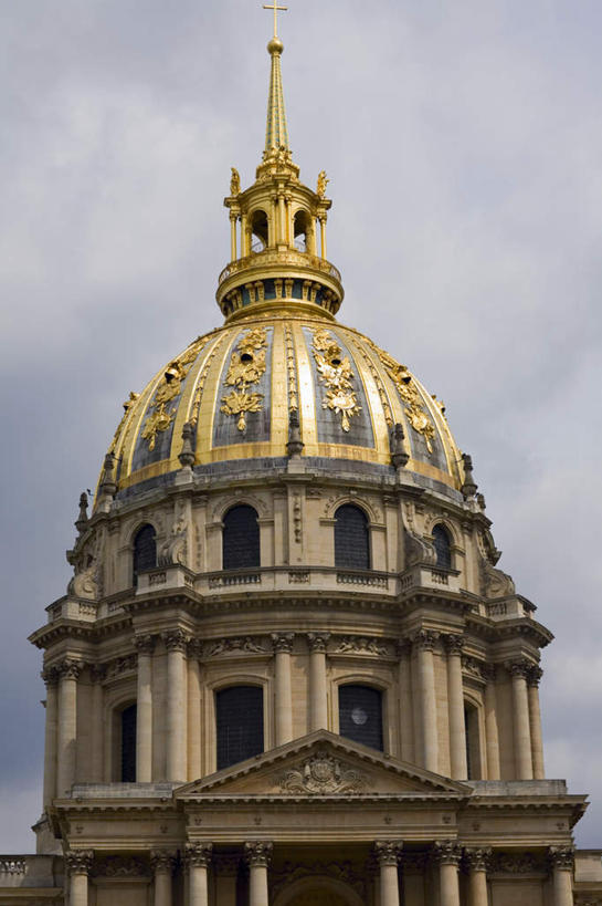 无人,教堂,竖图,室外,白天,仰视,旅游,度假,标志建筑,地标,建筑,法国,巴黎,欧洲,阴影,节日,装饰,光线,十字架,影子,云,云朵,首都,云彩,文化,娱乐,建设,蓝色,白云,蓝天,天空,阳光,天,祈祷,享受,休闲,健康,旅游胜地,放松,许愿,宗教,信仰,晴朗,纪念,华丽,修饰,祈求,点缀,信念,法兰西共和国,衬托,美观,雅致,雅观,法兰西第五共和国,平安,晴空,彩图,低角度拍摄,大教堂,礼拜堂