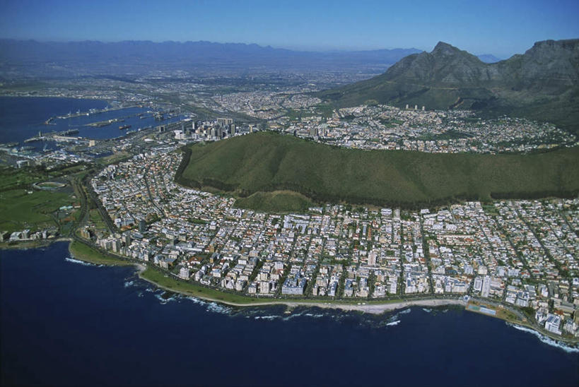 无人,家,高楼大厦,横图,俯视,航拍,室外,白天,度假,草地,草坪,海浪,海洋,美景,山,山脉,植物,城市风光,城市,大厦,建筑,轮船,摩天大楼,船,非洲,南非,许多,阴影,光线,影子,房屋,屋子,景观,浪花,山峰,云,云朵,公寓,建筑群,山峦,首都,云彩,娱乐,建设,洋房,楼房,住宅,草,树,树木,排列,蓝色,绿色,白云,蓝天,天空,阳光,自然,海水,交通工具,群山,天,享受,休闲,景色,放松,生长,晴朗,成长,鸟瞰,载具,海景,开普敦,省会,阿非利加洲,摆列,立法首都,南非共和国,西开普省,大海,风浪,海,海水的波动,近岸浪,涌浪,晴空,彩图,高角度拍摄,房子,大楼,高层建筑,高楼,摩天楼,布列,分列