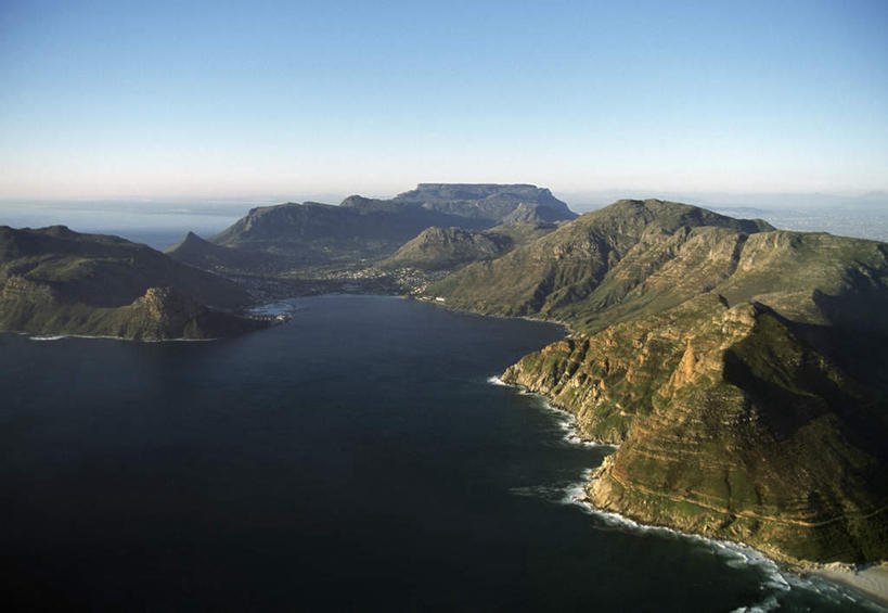 无人,横图,俯视,航拍,室外,白天,旅游,度假,海浪,海洋,美景,山,山脉,非洲,南非,阴影,光线,影子,景观,浪花,山峰,山峦,首都,娱乐,蓝色,蓝天,天空,阳光,自然,海水,群山,天,享受,休闲,景色,放松,晴朗,连绵,绵延,鸟瞰,自然风光,海景,万里无云,开普敦,省会,阿非利加洲,联贯,立法首都,南非共和国,西开普省,大海,风浪,海,海水的波动,近岸浪,涌浪,晴空,晴空万里,彩图,高角度拍摄