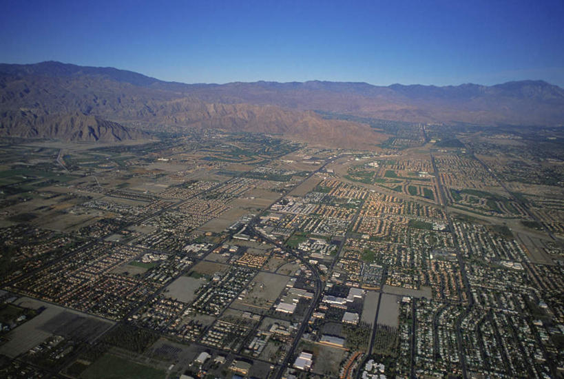 无人,家,横图,俯视,航拍,室外,白天,度假,美景,山,山脉,城市风光,城市,美国,许多,阴影,光线,影子,房屋,屋子,景观,山峰,山峦,娱乐,楼房,住宅,排列,蓝色,蓝天,天空,阳光,群山,天,享受,休闲,景色,放松,晴朗,北美,北美洲,鸟瞰,加利福尼亚,美洲,加州,加利福尼亚州,万里无云,金州,黄金州,北亚美利加洲,亚美利加洲,摆列,晴空,晴空万里,彩图,高角度拍摄,房子,布列,分列