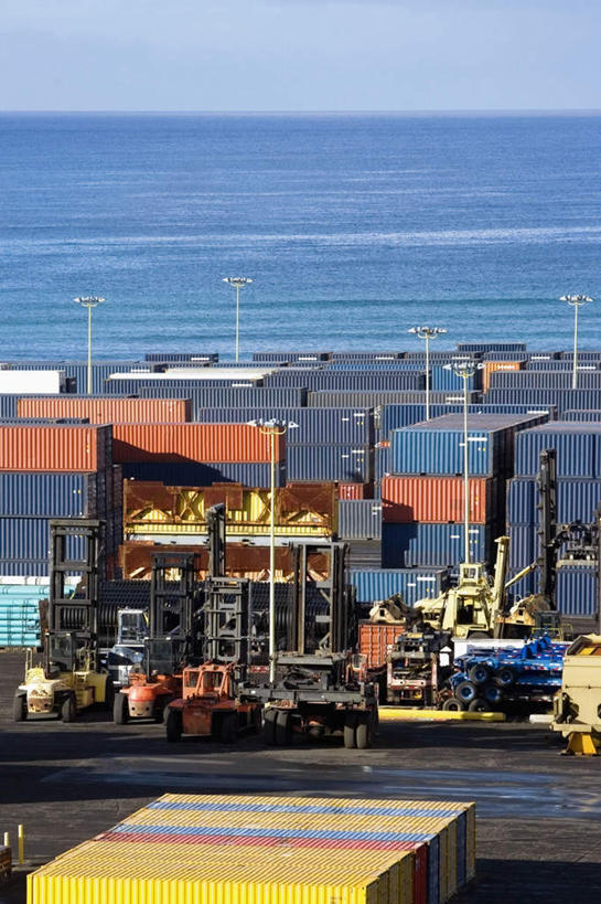 无人,码头,搬运,竖图,室外,白天,正面,度假,技术,海浪,海洋,美景,城市风光,城市,港口,路灯,照明,一堆,许多,阴影,堆叠,堆积,光线,影子,景观,浪花,水平线,辽阔,灯光,集装箱,海平线,娱乐,货柜,车,灯,蓝色,蓝天,天空,阳光,海水,箱子,交通工具,天,享受,休闲,广阔,机械,工程车,景色,放松,工业,运输,晴朗,堆,一望无际,照亮,工程,叉车,照明设备,载具,海景,物流,万里无云,交通运输,工作车,无边无际,一马平川,大海,风浪,海,海水的波动,近岸浪,涌浪,晴空,晴空万里,彩图,摆渡口,埠头,渡口,渡头,港湾,海港,货运码头,口岸,商港,水天相接,水天一线