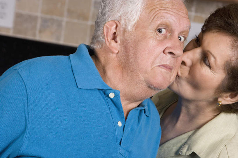 西方人,老年人,脸,头,脸颊,两个人,家庭,夫妻,闭眼,吻,横图,室内,特写,白天,正面,爱情,欧洲,欧洲人,阴影,服装,惊讶,反射,影子,墙,浪漫,注视,休闲装,肩膀,墙壁,墙面,衣服,蓝色,绿色,观察,看,休闲,温暖,温馨,一家人,休闲服,恩爱,恋人,服饰,观看,惊奇,和睦,察看,关注,诧异,老年男性,老年女性,男人,男性,女人,女性,白种人,头部,脸部,脸蛋,面部,夫妇,情侣,闭眼睛,闭着眼,闭着眼睛,亲,亲吻,半身,彩图,伴侣,融洽