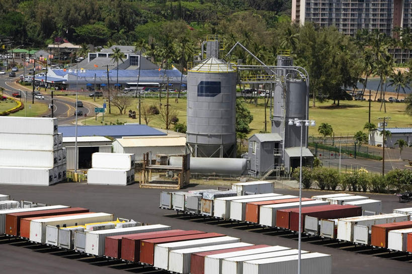 无人,高楼大厦,码头,横图,室外,白天,正面,度假,办公楼,草地,草坪,美景,植物,城市风光,城市,大厦,港口,建筑,路灯,摩天大楼,写字楼,照明,一排,整齐,并列,并排,景观,灯光,集装箱,娱乐,货柜,灯,草,树,树木,排列,绿色,自然,容器,箱子,楼宇,享受,休闲,油罐,储油罐,商务楼,景色,放松,运输,生长,成长,储藏,照亮,照明设备,储存,队列,平行,物流,存油罐,贮油罐,彩图,摆渡口,埠头,大楼,渡口,渡头,港湾,高层建筑,高楼,海港,货运码头,口岸,摩天楼,商港,贮存