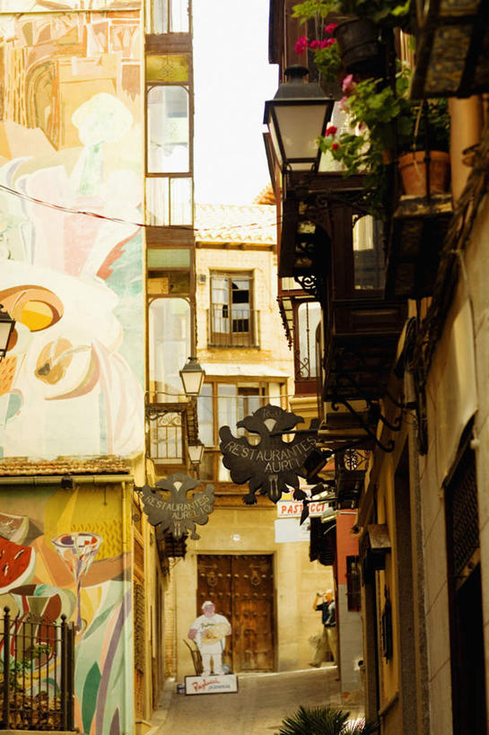 西方人,一个人,餐厅,家,站,竖图,室外,白天,正面,度假,美景,城市风光,城市,道路,路,西班牙,欧洲,欧洲人,仅一个男性,仅一个人,服装,房屋,屋子,景观,公寓,小路,交通,注视,休闲装,娱乐,洋房,楼房,住宅,仅一个年轻男性,衣服,观察,看,站着,享受,休闲,休闲服,景色,放松,服饰,观看,察看,关注,南欧,托莱多,西班牙王国,托莱多省,男人,男性,年轻男性,白种人,站立,彩图,全身,房子,餐馆,饭店,饭馆