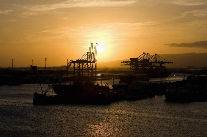 无人,码头,横图,室外,白天,正面,技术,海浪,海洋,日落,港口,建筑,阴影,光线,影子,浪花,晚霞,霞光,落日,背光,设备,施工,阳光,海水,黄昏,机械,起重机,彩霞,工程,逆光,海景,夕照,大海,风浪,海,海水的波动,近岸浪,涌浪,夕阳,彩图,摆渡口,埠头,渡口,渡头,港湾,海港,货运码头,口岸,商港,斜阳