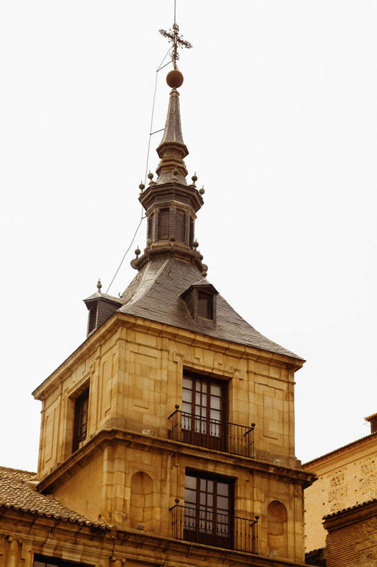 无人,教堂,栏杆,露台,竖图,室外,白天,仰视,旅游,度假,窗户,阳台,标志建筑,地标,建筑,西班牙,欧洲,节日,十字架,墙,围栏,文化,娱乐,建设,护栏,玻璃窗,墙壁,墙面,祈祷,享受,休闲,健康,旅游胜地,放松,许愿,宗教,信仰,纪念,祈求,基督教,南欧,天主教,信念,托莱多,西班牙王国,托莱多省,平安,彩图,低角度拍摄,大教堂,礼拜堂,露天阳台