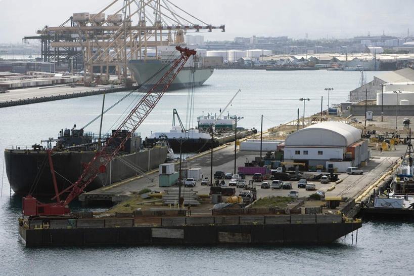 无人,码头,横图,室外,白天,正面,度假,技术,海浪,海洋,美景,城市风光,城市,港口,建筑,轮船,船,一排,许多,整齐,并列,并排,景观,浪花,集装箱,很多,娱乐,设备,货柜,排列,施工,海水,箱子,交通工具,享受,休闲,机械,起重机,景色,放松,运输,工程,队列,载具,平行,海景,物流,大海,风浪,海,海水的波动,近岸浪,涌浪,彩图,摆渡口,埠头,渡口,渡头,港湾,海港,货运码头,口岸,商港