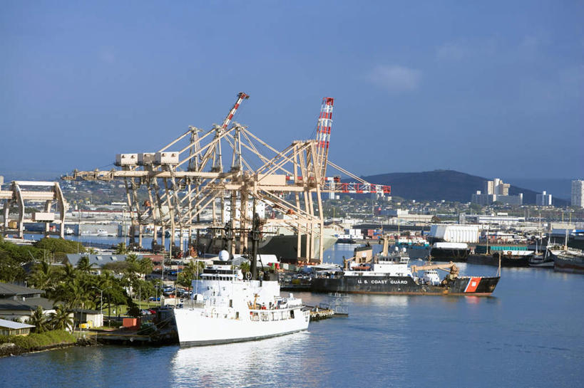 无人,码头,横图,室外,白天,正面,度假,技术,岛屿,海浪,海洋,石头,美景,山,山脉,植物,城市风光,城市,港口,建筑,轮船,船,夏威夷,美国,阴影,光线,石子,影子,景观,浪花,山峰,云,云朵,集装箱,山峦,云彩,娱乐,设备,货柜,树,树木,施工,蓝色,绿色,白云,蓝天,天空,阳光,自然,海水,箱子,交通工具,群山,天,享受,休闲,机械,起重机,景色,放松,运输,生长,晴朗,成长,工程,北美,北美洲,载具,美洲,海景,物流,沉积岩,瓦胡岛,欧胡岛,火奴鲁鲁,首府,欧湖岛,夏威夷州,爱洛哈之州,北亚美利加洲,亚美利加洲,聚集之岛,檀香山市,水成岩,大海,风浪,海,海水的波动,近岸浪,列岛,群岛,石块,岩石,涌浪,诸岛,晴空,彩图,摆渡口,埠头,渡口,渡头,港湾,海港,货运码头,口岸,商港,檀香山