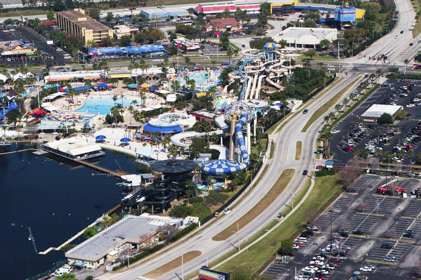 无人,家,高楼大厦,码头,横图,俯视,航拍,室外,白天,度假,办公楼,技术,草地,草坪,海浪,海洋,美景,植物,城市风光,城市,大厦,道路,港口,建筑,路,摩天大楼,写字楼,公路,美国,房屋,屋子,景观,浪花,分界线,停车线,交通,娱乐,设备,楼房,住宅,草,树,树木,施工,绿色,自然,海水,楼宇,享受,休闲,机械,起重机,商务楼,景色,放松,生长,成长,车行道,车行道分界线,工程,北美,北美洲,鸟瞰,标线,美洲,海景,佛罗里达,车行线,奥兰多,佛罗里达州,佛州,阳光州,北亚美利加洲,亚美利加洲,奥兰多市,大海,风浪,海,海水的波动,近岸浪,涌浪,马路,彩图,高角度拍摄,房子,摆渡口,埠头,大楼,渡口,渡头,港湾,高层建筑,高楼,海港,货运码头,口岸,摩天楼,商港