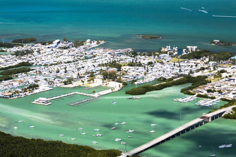 无人,家,码头,横图,俯视,航拍,室外,白天,度假,岛屿,海浪,海洋,美景,沙滩,植物,城市风光,城市,港口,美国,阴影,光线,木板,沙子,影子,房屋,屋子,岛,海岸,景观,浪花,公寓,桥,木桥,沙地,娱乐,洋房,楼房,住宅,栈桥,树,树木,绿色,阳光,自然,海水,享受,休闲,景色,放松,生长,成长,人行桥,木板桥,北美,北美洲,鸟瞰,美洲,海景,佛罗里达,佛罗里达州,佛州,阳光州,北亚美利加洲,亚美利加洲,佛罗里达半岛,大海,风浪,海,海水的波动,海滩,近岸浪,列岛,群岛,涌浪,诸岛,彩图,高角度拍摄,房子,摆渡口,埠头,渡口,渡头,港湾,海港,货运码头,口岸,商港,佛罗里达群岛