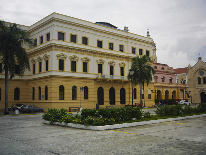 无人,家,横图,室外,白天,仰视,度假,美景,植物,窗户,城市风光,城市,棕榈树,叶子,巴拿马,一排,阴影,整齐,并列,并排,光线,影子,房屋,墙,屋子,景观,云,云朵,公寓,绿叶,首都,云彩,娱乐,洋房,楼房,玻璃窗,墙壁,墙面,住宅,树,树木,排列,蓝色,绿色,白云,蓝天,天空,阳光,自然,天,享受,休闲,嫩叶,景色,放松,生长,晴朗,成长,中美洲,队列,美洲,平行,棕榈叶,亚美利加洲,巴拿马城,巴拿马共和国,叶,叶片,晴空,彩图,低角度拍摄,房子