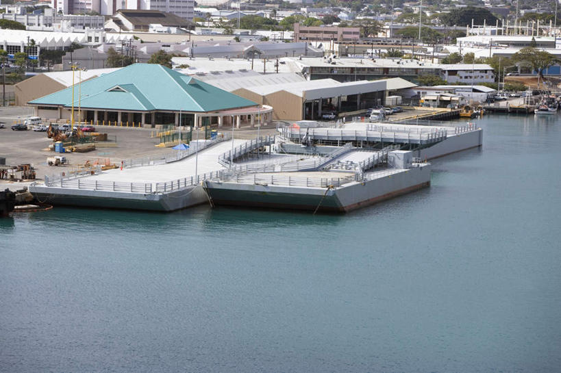 无人,家,码头,横图,室外,白天,正面,度假,海浪,海洋,美景,植物,城市风光,城市,港口,轮船,船,房屋,屋子,景观,浪花,公寓,集装箱,娱乐,货柜,洋房,楼房,住宅,树,树木,绿色,自然,海水,箱子,交通工具,享受,休闲,景色,放松,运输,生长,成长,载具,海景,物流,大海,风浪,海,海水的波动,近岸浪,涌浪,彩图,房子,摆渡口,埠头,渡口,渡头,港湾,海港,货运码头,口岸,商港