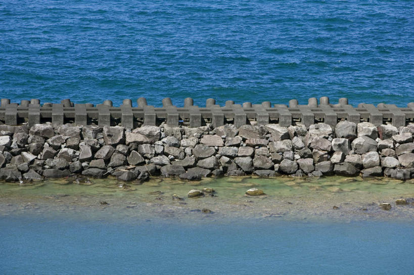 无人,码头,横图,室外,白天,正面,旅游,度假,海浪,海洋,石头,美景,沙滩,港口,木板,沙子,石子,海岸,景观,浪花,桥,木桥,沙地,娱乐,栈桥,自然,海水,享受,休闲,景色,放松,人行桥,木板桥,自然风光,海景,沉积岩,水成岩,大海,风浪,海,海水的波动,海滩,近岸浪,石块,岩石,涌浪,彩图,摆渡口,埠头,渡口,渡头,港湾,海港,货运码头,口岸,商港