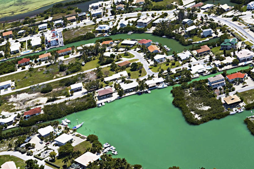 无人,宾馆,家,横图,俯视,航拍,室外,白天,度假,草地,草坪,海浪,海洋,美景,植物,城市风光,城市,美国,房屋,屋子,景观,浪花,公寓,娱乐,洋房,楼房,住宅,草,树,树木,绿色,自然,海水,享受,休闲,景色,放松,生长,成长,北美,北美洲,鸟瞰,美洲,海景,佛罗里达,佛罗里达州,佛州,阳光州,北亚美利加洲,亚美利加洲,佛罗里达半岛,大海,风浪,海,海水的波动,近岸浪,涌浪,彩图,高角度拍摄,房子,客店,客栈,旅店,旅馆,旅舍,汽车旅馆,佛罗里达群岛