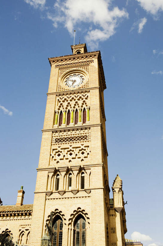 无人,家,竖图,室外,白天,仰视,度假,美景,城市风光,城市,西班牙,欧洲,阴影,时间,光线,时钟,影子,房屋,屋子,景观,云,云朵,计时,云彩,娱乐,楼房,住宅,蓝色,白云,蓝天,天空,阳光,钟表,天,享受,休闲,表,景色,放松,晴朗,南欧,托莱多,西班牙王国,塔钟,托莱多省,钟,晴空,彩图,低角度拍摄,房子