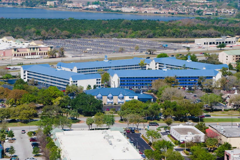 无人,体育馆,运动场,横图,俯视,室外,白天,度假,草地,草坪,河流,美景,水,植物,城市风光,城市,美国,环保,蛋格,河水,景观,水流,娱乐,体育场,草,树,树木,绿色,自然,享受,休闲,景色,放松,生长,能源,成长,回收,资源,北美,北美洲,美洲,利用,低碳,循环,佛罗里达,奥兰多,佛罗里达州,佛州,阳光州,蛋托,北亚美利加洲,亚美利加洲,运动馆,蛋盒,持续,奥兰多市,彩图,高角度拍摄