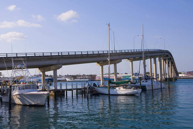 无人,码头,横图,室外,白天,正面,度假,海浪,海洋,美景,城市风光,城市,港口,船,巴哈马,阴影,光线,影子,景观,浪花,云,云朵,游艇,首都,云彩,娱乐,蓝色,白云,蓝天,天空,阳光,海水,交通工具,天,享受,休闲,景色,放松,晴朗,北美,北美洲,载具,美洲,海景,游艇码头,天堂岛,北亚美利加洲,亚美利加洲,巴哈马联邦,大海,风浪,海,海水的波动,近岸浪,涌浪,晴空,彩图,摆渡口,埠头,渡口,渡头,港湾,海港,口岸,拿骚