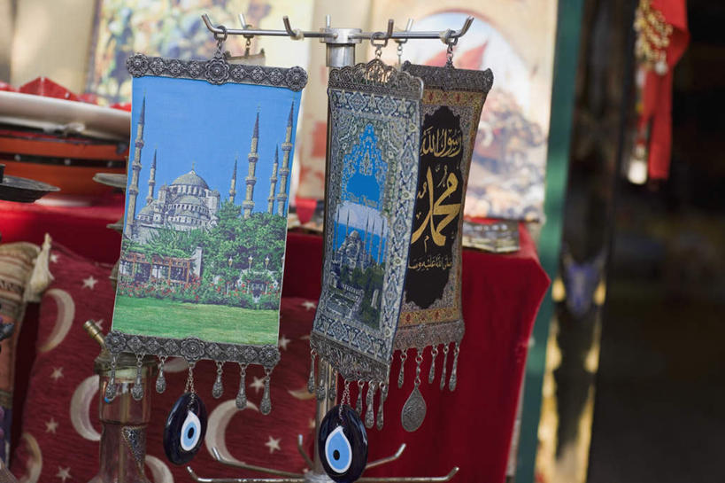 无人,商店,横图,室外,白天,正面,度假,美景,城市风光,城市,纺织品,土耳其,亚洲,吊挂,悬挂,朦胧,模糊,装饰,编织,毛毯,毯子,手工艺品,景观,织物,首都,挂,娱乐,商铺,纺织,工艺品,垫子,享受,休闲,温暖,景色,放松,华丽,修饰,点缀,西亚,伊斯坦布尔,衬托,美观,雅致,雅观,市肆,商号,壁毯,挂毯,彩图,店铺,土耳其共和国