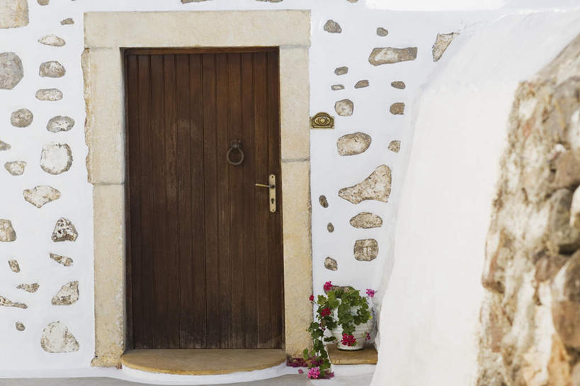 无人,家,横图,室外,白天,正面,度假,美景,植物,门,城市风光,城市,希腊,欧洲,盛开,盆栽,房屋,墙,屋子,景观,公寓,盆景,花蕾,娱乐,洋房,楼房,墙壁,墙面,住宅,花,花瓣,花朵,鲜花,绿色,白色,自然,把手,门把手,门框,花苞,花蕊,享受,休闲,景色,放松,生长,成长,门把,希腊共和国,佐泽卡尼索斯群岛,拉手,彩图,房子,帕特莫斯岛