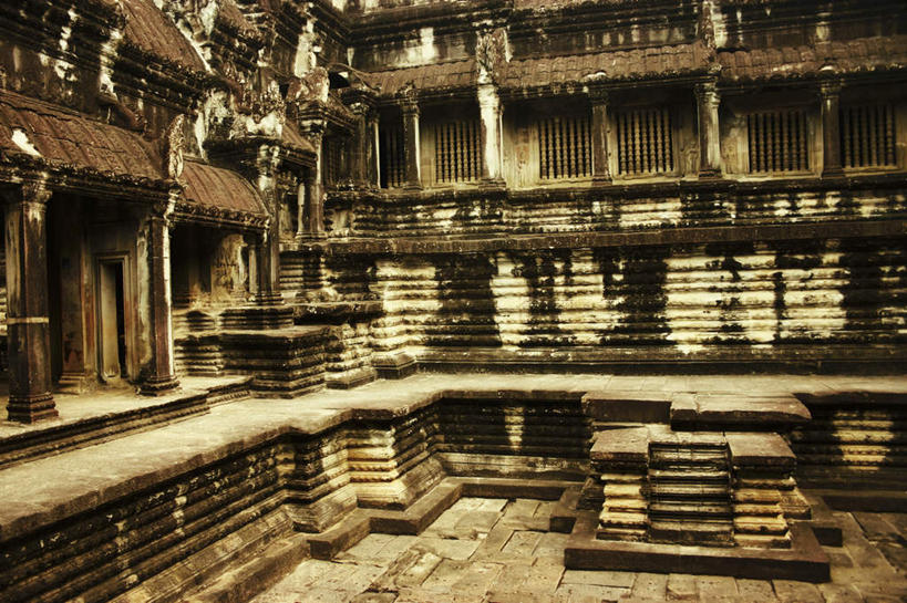 无人,寺庙,横图,室外,白天,正面,旅游,度假,名胜古迹,楼梯,标志建筑,地标,建筑,雕塑,吴哥窟,柬埔寨,亚洲,节日,遗迹,艺术,装饰,雕刻,雕像,阶梯,古迹,文化,文物,娱乐,建设,古建筑,石雕,台阶,工艺品,庙宇,祈祷,享受,休闲,健康,旅游胜地,放松,许愿,宗教,佛教,信仰,纪念,祈求,美术,主题,陈列,古文明,吴哥寺,高棉,柬埔寨王国,功能,美学,吉蔑,释教,平安,彩图,庙,寺