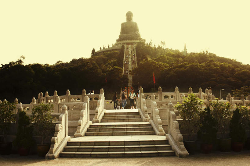 东方人,栏杆,站,走,横图,室外,白天,正面,旅游,度假,名胜古迹,日落,植物,楼梯,标志建筑,地标,建筑,雕塑,香港,中国,亚洲,行人,游客,游人,服装,遗迹,艺术,装饰,雕刻,雕像,扶手,阶梯,晚霞,霞光,落日,许多人,注视,休闲装,黄种人,古迹,文物,娱乐,建设,古建筑,护栏,路人,旅客,台阶,树,树木,衣服,绿色,自然,黄昏,工艺品,观察,看,站着,一群人,享受,休闲,休闲服,旅游胜地,彩霞,放松,服饰,生长,成长,观看,纪念,美术,港,察看,关注,主题,陈列,古文明,东亚,大屿山,宝莲寺,香港特别行政区,港澳台,中华人民共和国,功能,美学,夕照,宝莲禅寺,大濠岛,荃湾区,过客,男人,男性,女人,女性,中年男性,中年女性,亚洲人,夕阳,步行,散步,站立,走路,彩图,全身,斜阳