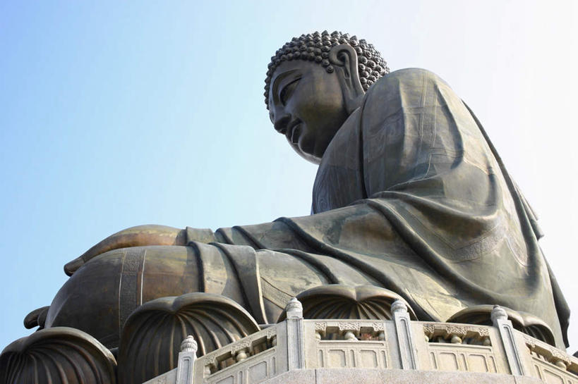 东方人,一个人,无人,栏杆,坐,盘腿,横图,室外,白天,仰视,旅游,度假,名胜古迹,标志建筑,地标,建筑,雕塑,香港,中国,亚洲,仅一个男性,仅一个人,仅一个中年男性,阴影,遗迹,艺术,装饰,光线,雕刻,雕像,影子,围栏,注视,黄种人,古迹,文物,娱乐,建设,古建筑,护栏,石雕,蓝色,蓝天,天空,阳光,工艺品,天,低头,观察,看,享受,休闲,旅游胜地,放松,晴朗,观看,纪念,美术,港,察看,关注,主题,陈列,古文明,东亚,大屿山,万里无云,宝莲寺,香港特别行政区,港澳台,中华人民共和国,功能,美学,宝莲禅寺,大濠岛,荃湾区,男人,男性,中年男性,亚洲人,晴空,晴空万里,盘腿而坐,盘膝,盘着腿的,盘着腿坐,双腿交叉,坐着,半身,彩图,低角度拍摄