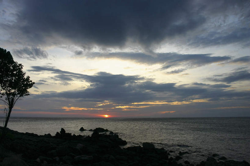 无人,横图,室外,白天,正面,旅游,度假,海浪,海洋,美景,日落,沙滩,太阳,植物,泰国,亚洲,阴影,光线,沙子,影子,海岸,景观,浪花,水平线,晚霞,霞光,落日,辽阔,海平线,沙地,娱乐,树,树木,绿色,阳光,自然,海水,黄昏,享受,休闲,广阔,景色,彩霞,放松,东南亚,生长,成长,一望无际,自然风光,海景,泰王国,无边无际,一马平川,夕照,甲米,甲米府,大海,风浪,海,海水的波动,海滩,近岸浪,涌浪,夕阳,彩图,兰达岛,水天相接,水天一线,斜阳