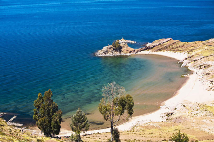 无人,横图,俯视,室外,白天,旅游,度假,海浪,海洋,美景,沙滩,植物,秘鲁,阴影,光线,沙子,影子,海岸,景观,浪花,沙地,娱乐,树,树木,绿色,阳光,自然,海水,享受,休闲,景色,南美,放松,生长,成长,南美洲,拉丁美洲,自然风光,美洲,海景,秘鲁共和国,普诺,塔基列岛,亚美利加洲,南亚美利加洲,玉米之仓,普诺省,大海,风浪,海,海水的波动,海滩,近岸浪,涌浪,彩图,高角度拍摄